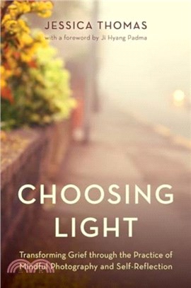 Choosing Light：Transforming Grief Through the Practice of Mindful Photography and Self-Reflection