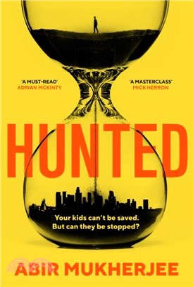 Hunted：'Twists you won't see coming, nail-biting suspense... and a father battling to save his family.' STEVE CAVANAGH