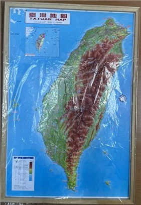 最新版台灣立體地圖（木框）