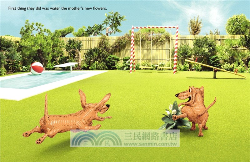 Two Dogs (英國版)(NYT Best Children's Books of 2022)