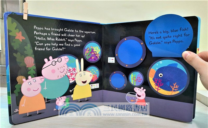 Peppa Pig: Peppa at the Aquarium (翻翻書)
