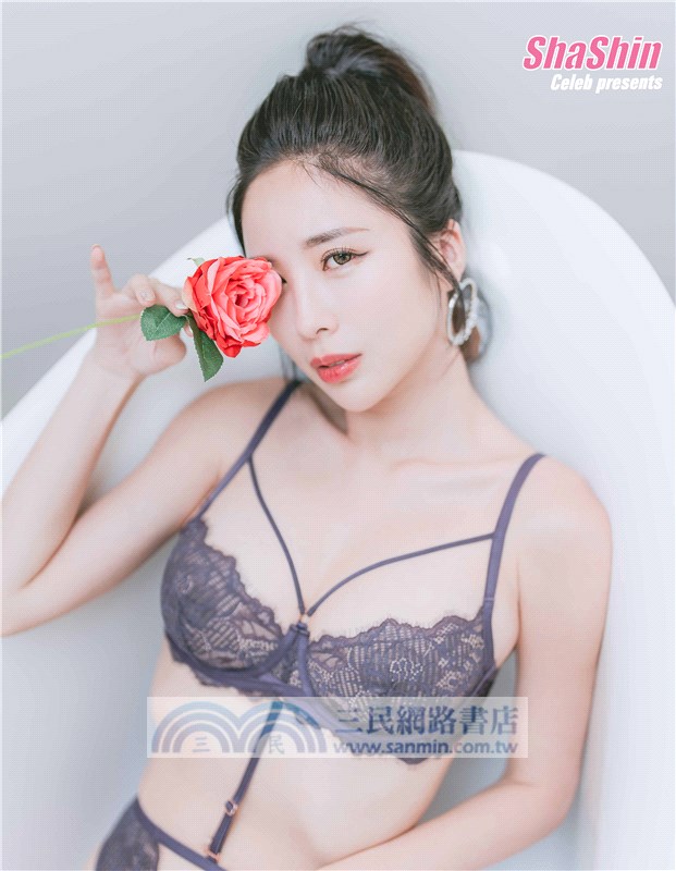 甄情萬種：甄馨 Tiffany 首本個人紀念寫真書