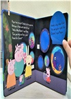 Peppa Pig: Peppa at the Aquarium (翻翻書)